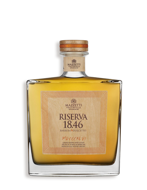 Grappa riserva 18.46 en caja de madera